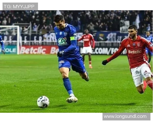 法乙特鲁瓦主场迎战克莱蒙争夺关键三分的激烈对决